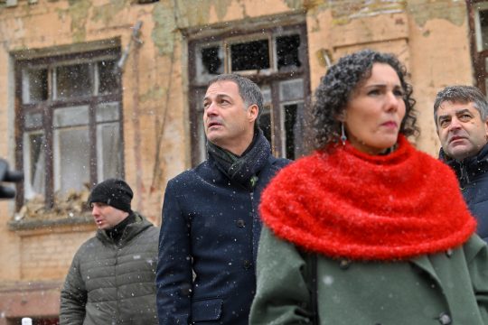 Premierminister Alexander De Croo und Außenministerin Hadja Lahbib in Kiew (Bild: Philip Reynaers/Belga Pool/Photonews)