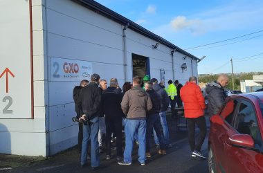 Streikposten bei GXO in Welkenraedt (Bild: Chantal Delhez/BRF)