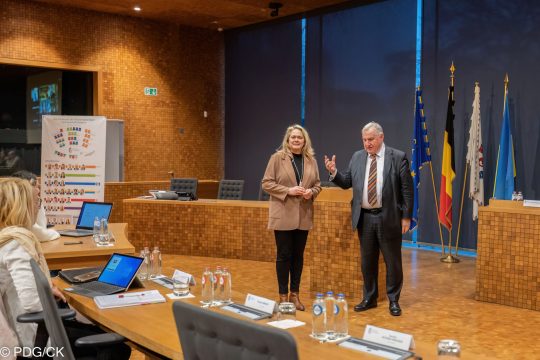 Heike Becker besucht Ausschuss IV (Bild: PDG/CK)