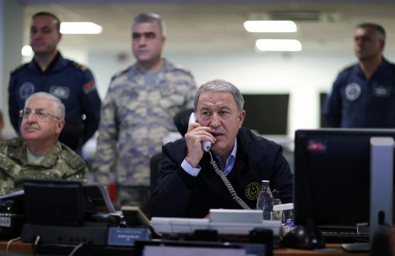 Der türkische Verteidigungsminister Hulusi Akar am Sonntag in Ankara (Bild: Handout/Press Office of the Ministry of National Defense of Turkey/AFP)