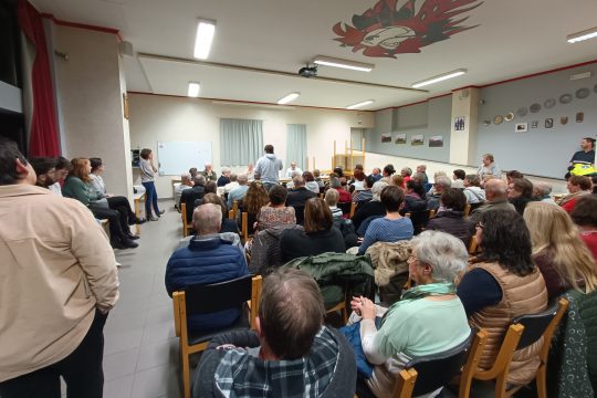 Infoveranstaltung zum Asylzentrum Büllingen (Bild: Andreas Lejeune/BRF)