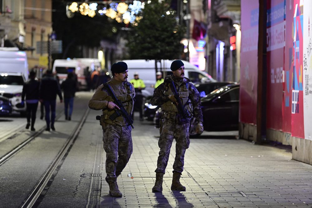 Türkische Polizisten in Istanbul (Bild: Yasin Akgul/AFP)