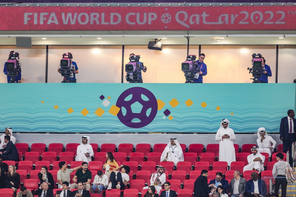 Beim Eröffnungsspiel zwischen WM-Gastgeber Katar und Ecuador lichteten sich bereits kurz nach Anpfiff die Reihen (Bild: Bruno Fahy/Belga)