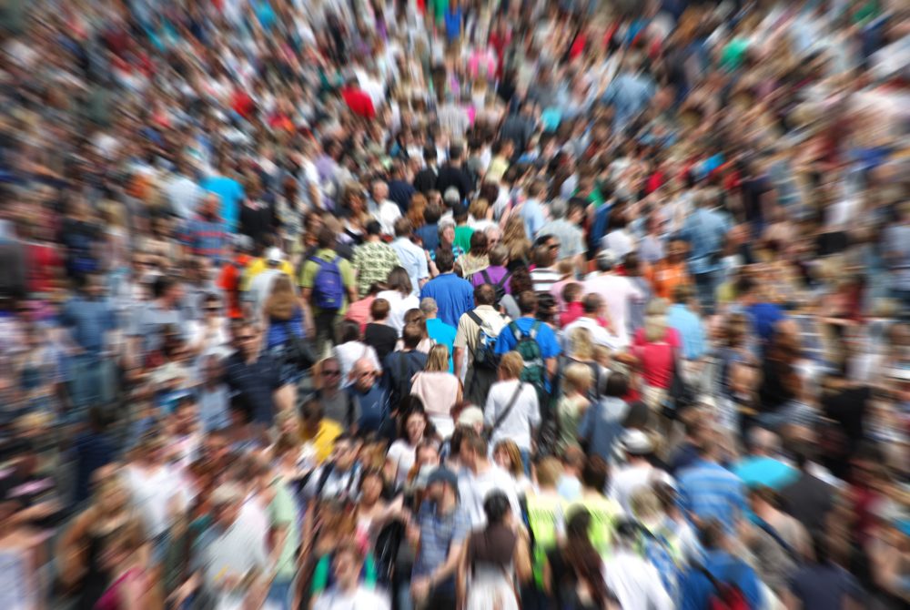 Menschenmasse (Bild: ©PantherMedia /Miriam Kaina)