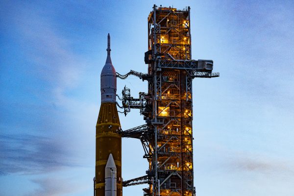 Die unbemannte Mondrakete für die Nasa-Mission "Artemis I" (Bild: Jim Watson/AFP)