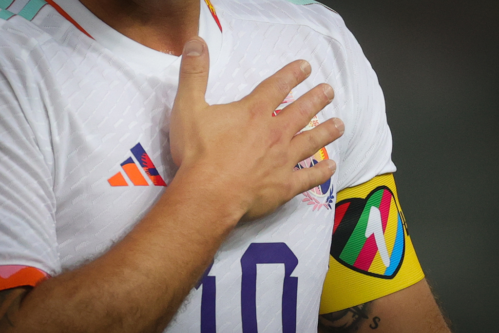 Im Testspiel gegen Ägypten hatte Eden Hazard die mittlerweile verbotene Armbinde noch getragen (Bild: Virginie Lefour/Belga)