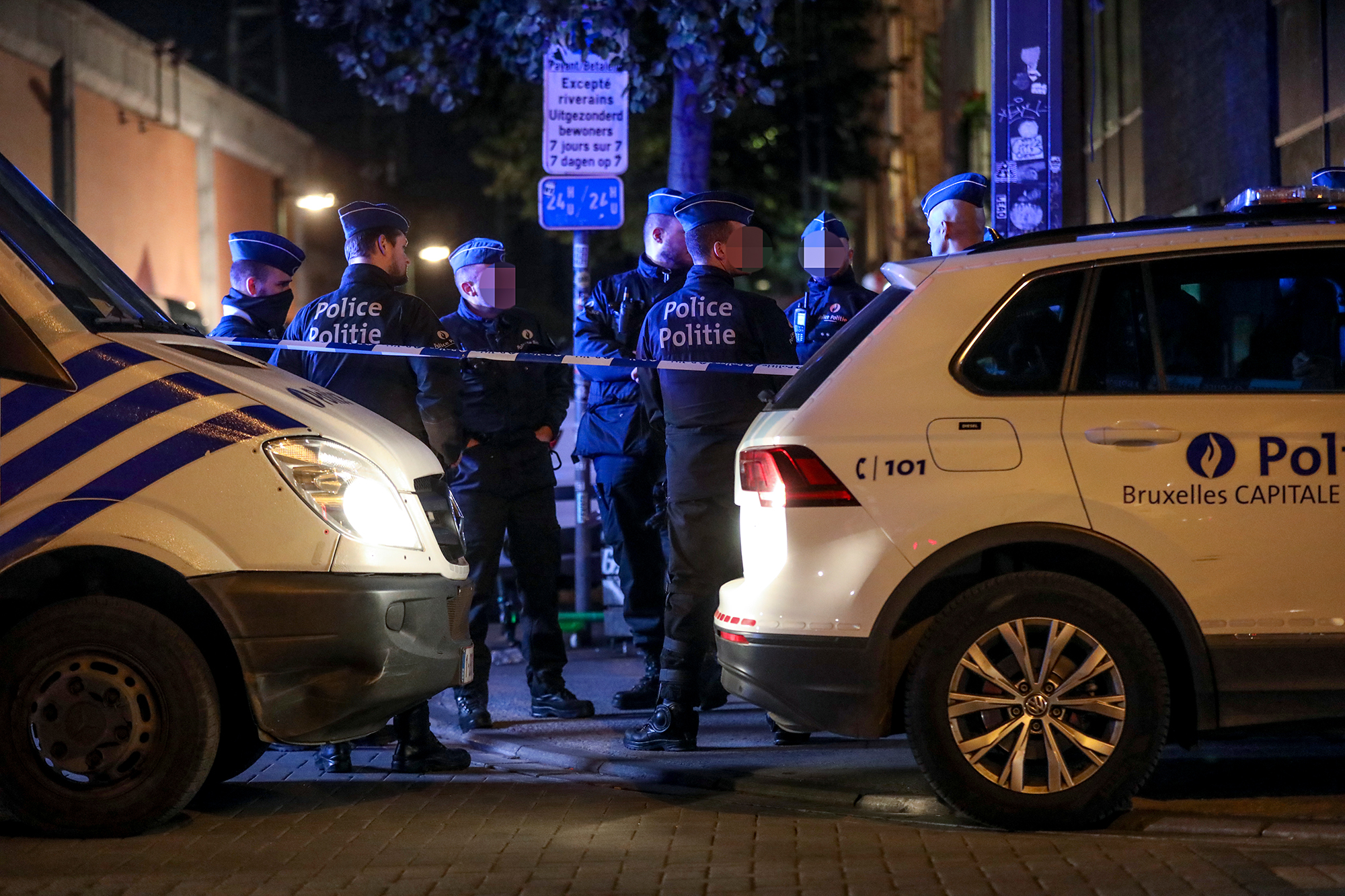 Messerangriff auf Polizisten in Brüssel-Schaerbeek (Bild: Hatim Kaghat/Belga)