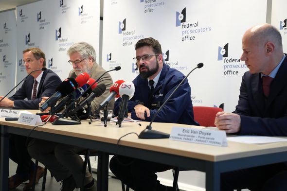 Pressekonferenz am Freitagmittag nach dem tödlichen Messerangriff auf einen Polizisten in Brüssel (Bild: Nicolas Maeterlinck/Belga)