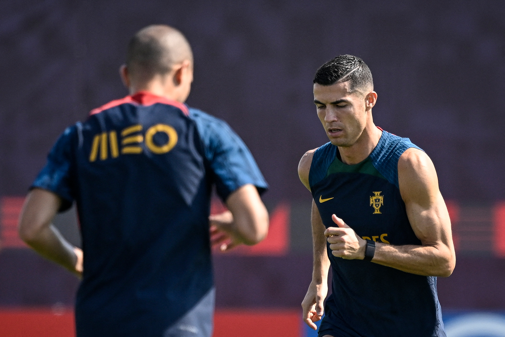 Cristiano Ronaldo beim Training mit der portugiesischen Nationalmannschaft in Al Samriya am Dienstag (Bild: Patricia De Melo Moreira/AFP)