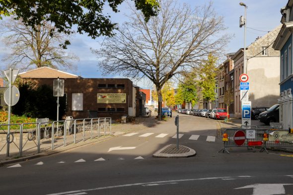 Die Simarstraße in Eupen wird zwischen Favrunpark und Rathausplatz definitiv zur Einbahnstraße (Bild: Julien Claessen/BRF)