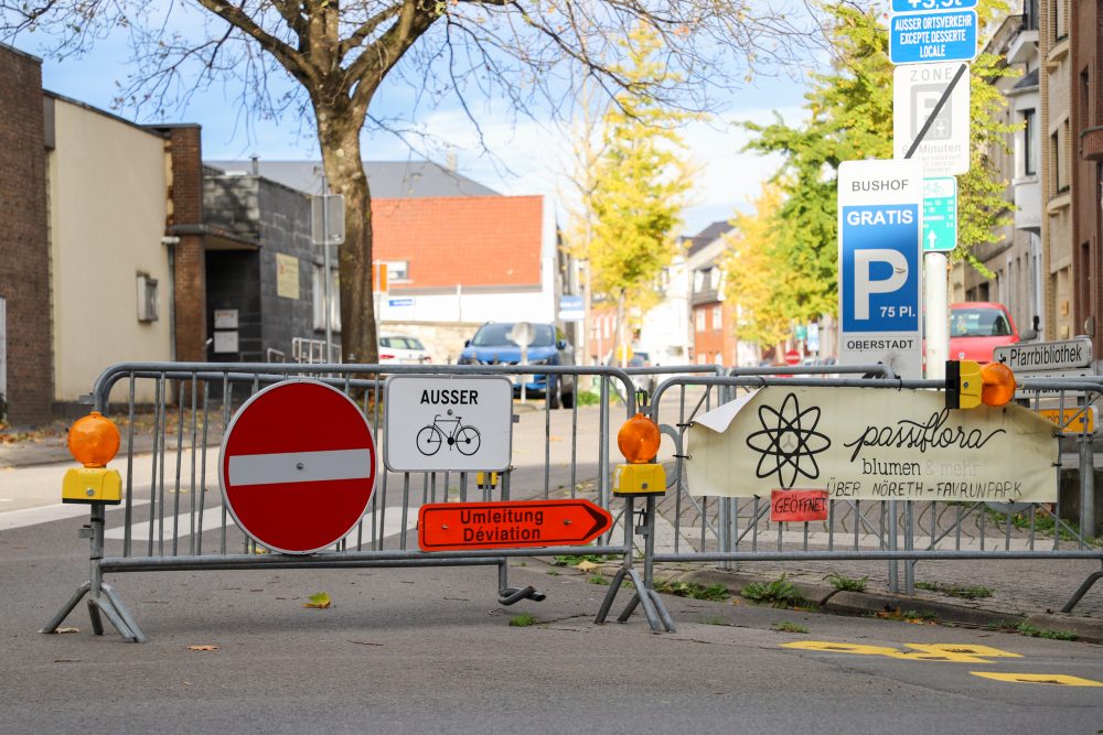 Die Simarstraße in Eupen wird zwischen Favrunpark und Rathausplatz definitiv zur Einbahnstraße (Bild: Julien Claessen/BRF)