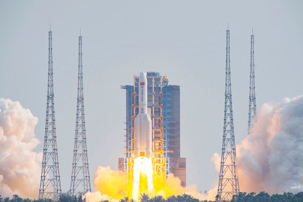 Die Rakete mit dem letzten Modul der Raumstation Tiangong hebt vom Wenchang Space Launch Centre in der südchinesischen Provinz Hainan ab (Bild: CNS/AFP)