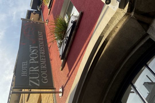 Das Hotel Zur Post bekommt 15,5 Punkte auf 20 im Gault&Millau 2023 (Bild: Julia Slot/BRF)