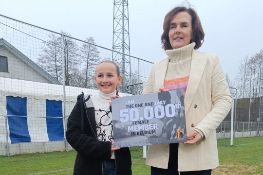 Louisa Carnol vom RFC Goé ist die 50.000. Spielerin beim Belgischen Fußballverband (Bild: Christophe Ramjoie/BRF)