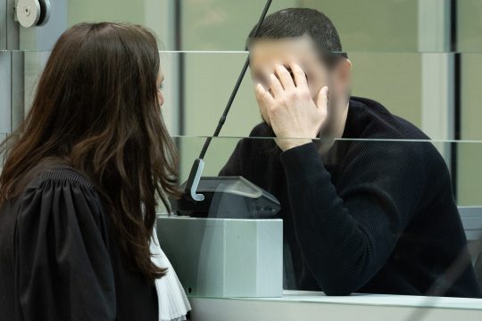 Der Angeklagte Mohamed Abrini am ersten Tag des Terrorprozesses in Brüssel (Bild: Benoit Doppagne/Belga)