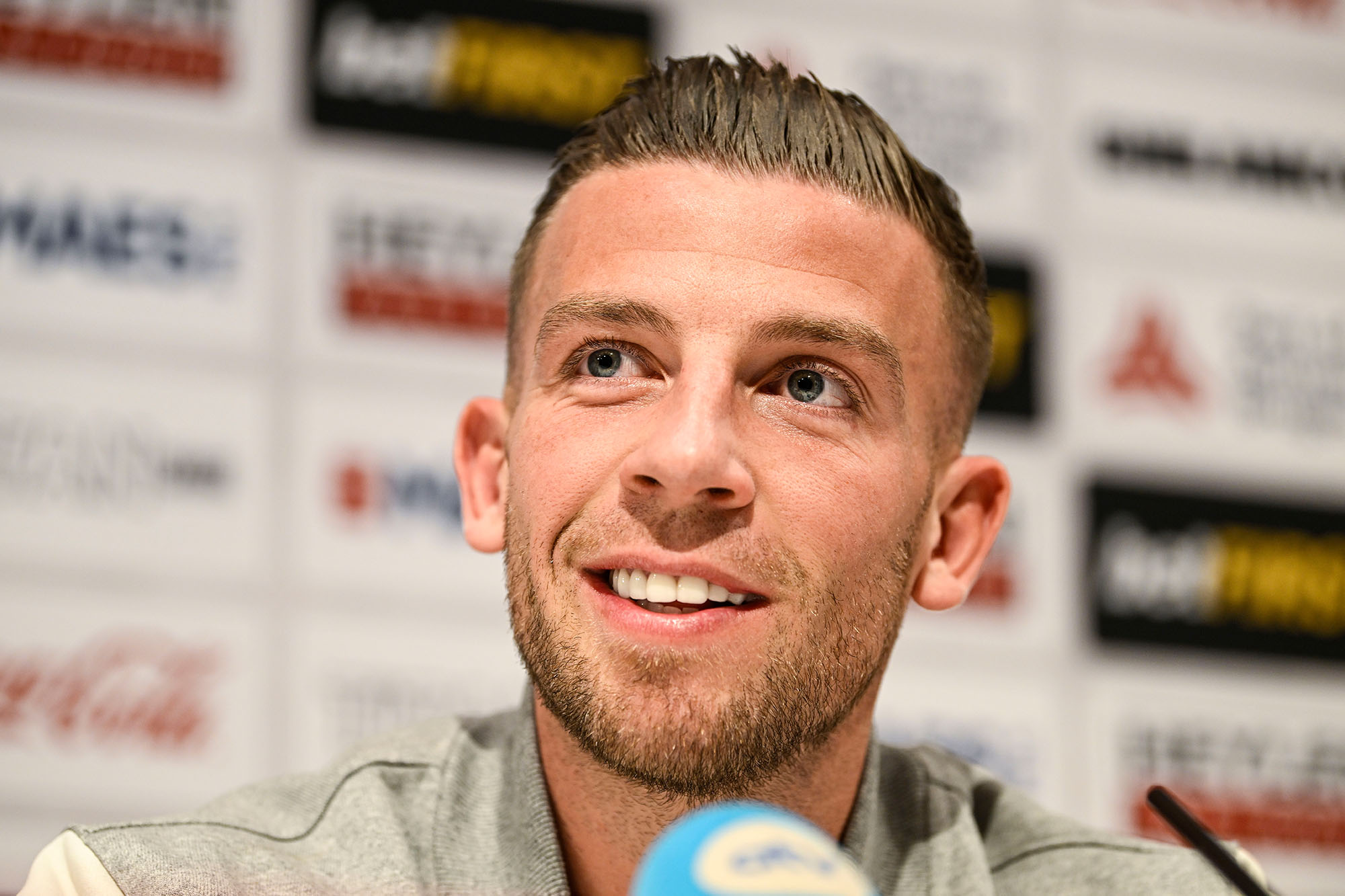 Toby Alderweireld bei der Pressekonferenz in Antwerpen (Bild: Tom Goyvaerts/Belga)