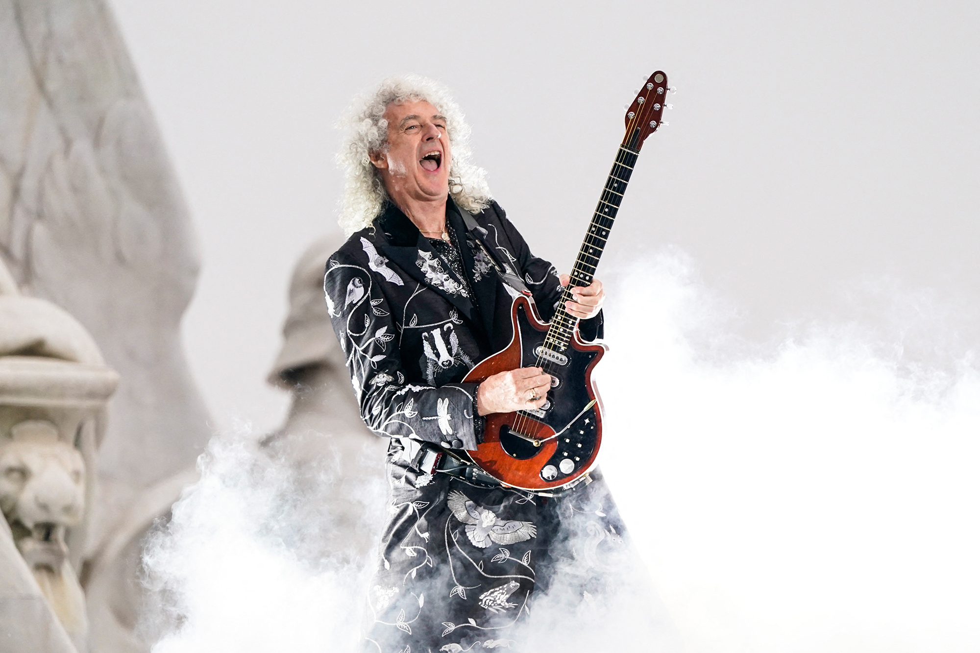 Queen-Gitarrist Brian May bei einem Auftritt zum Platin-Jubiläum von Königin Elisabeth II. am 4. Juni 2022 (Bild: Alberto Pezzali/Pool/AFP)
