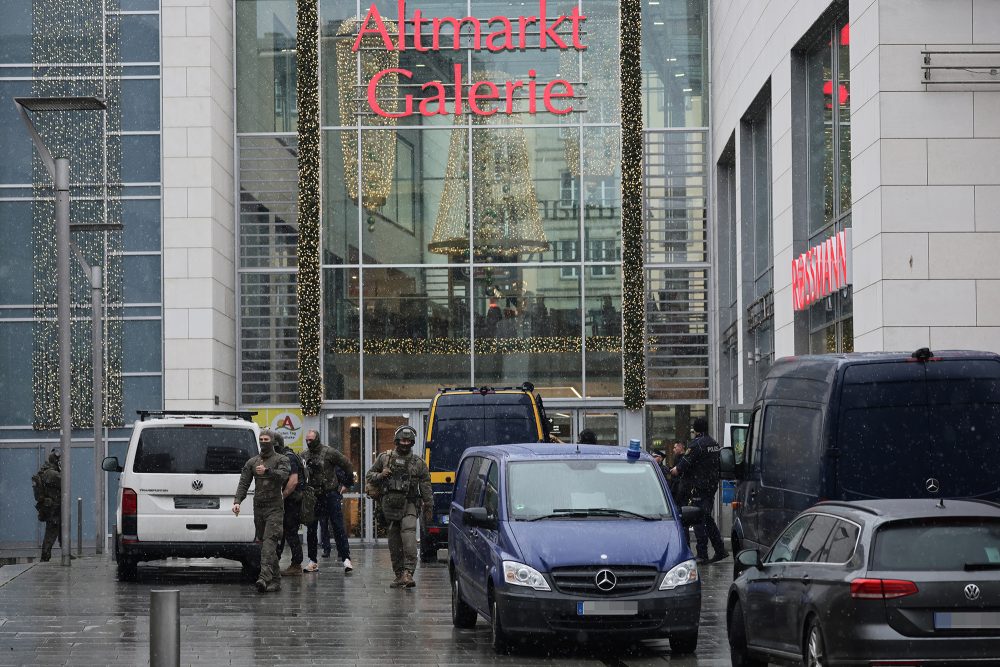 In diesem Einkaufszentrum in Dresden verschanzte sich der Täter mit seinen Geiseln (Bild: Jens Schlueter/AFP)