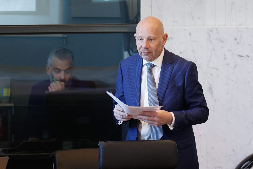 Greffier Frédéric Janssens im wallonischen Parlament (Bild: Bruno Fahy/Belga)