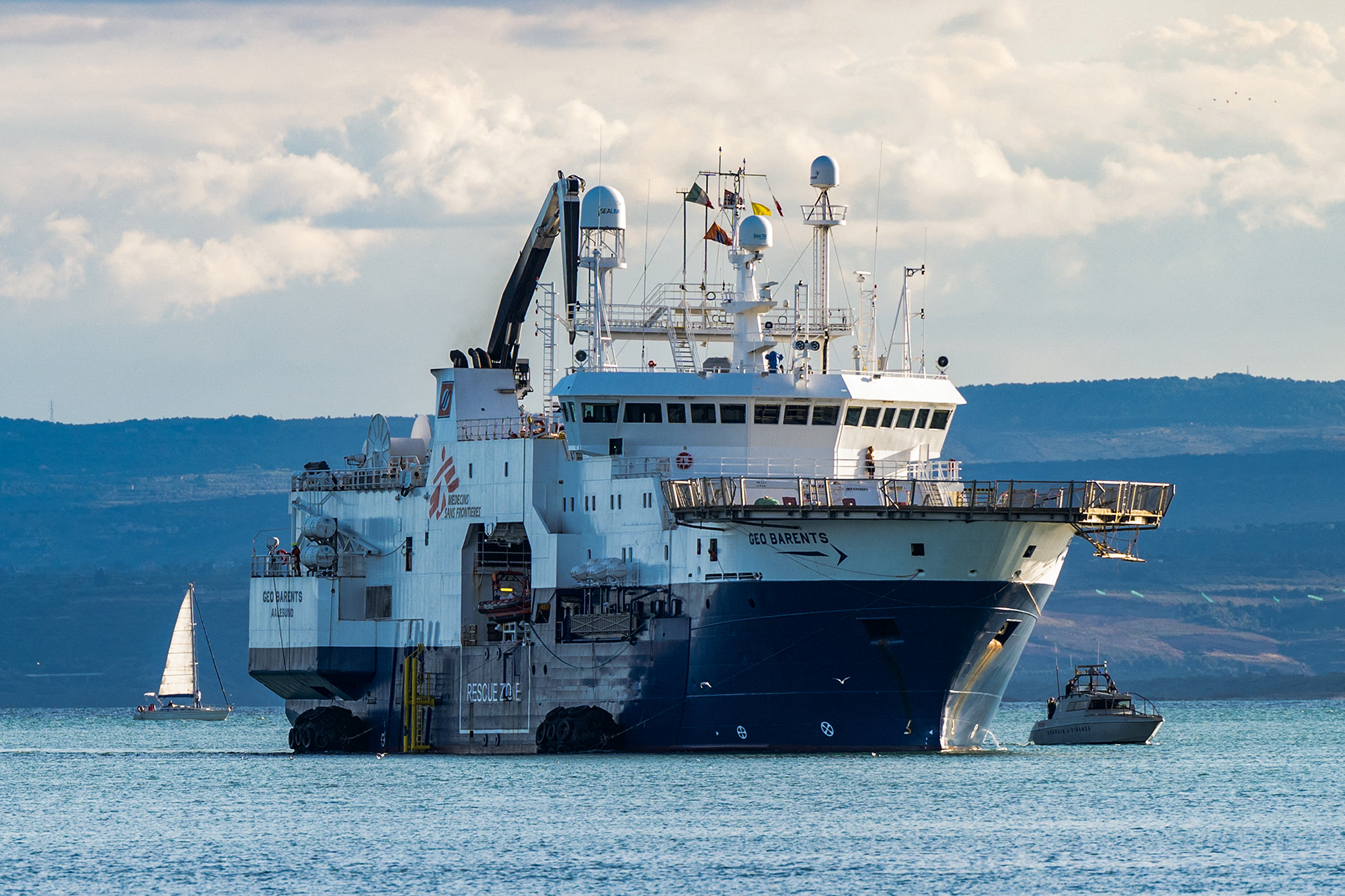 Das Rettungsschiff "Geo Barents" (Bild: Giovanni Isolino/AFP)