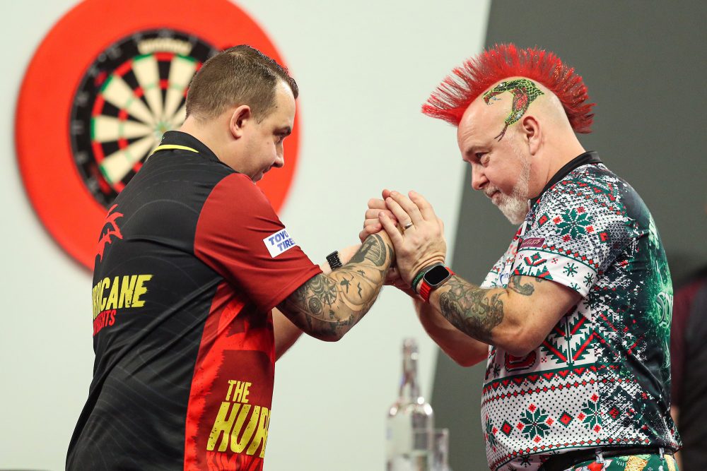 Kim Huybrechts und Peter Wright (Bild: PDC)