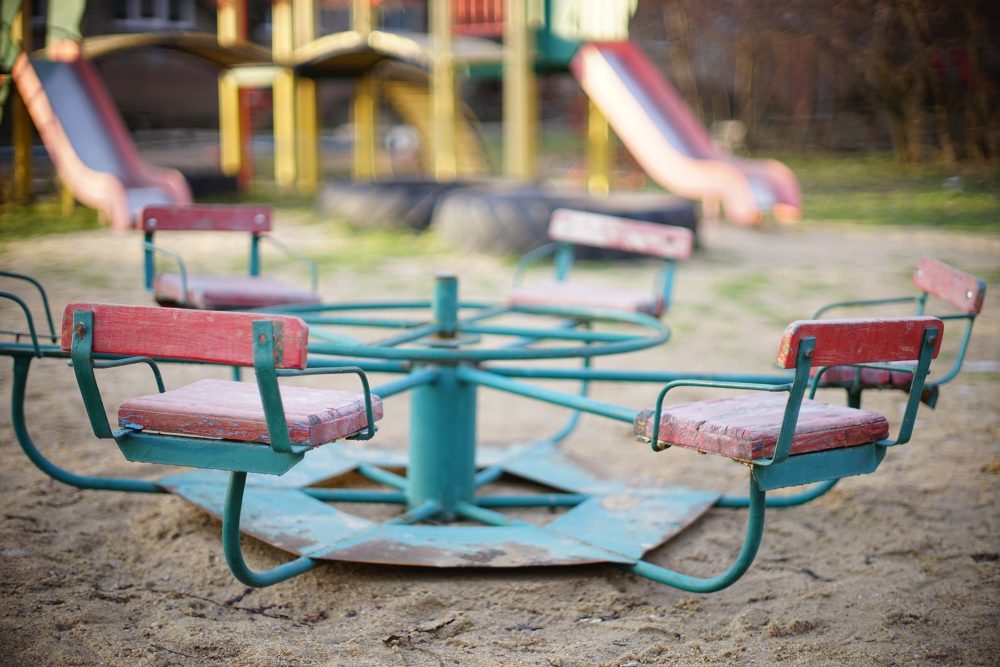 Spielplatz mit Karussell