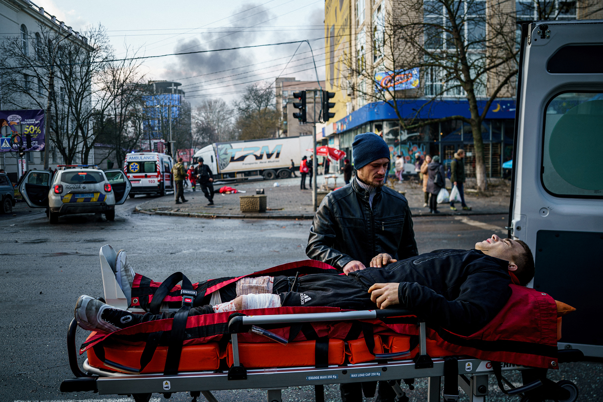 Rettungswagen in Cherson am 24. Dezember (Bild: Dimitar Dilkoff/AFP)