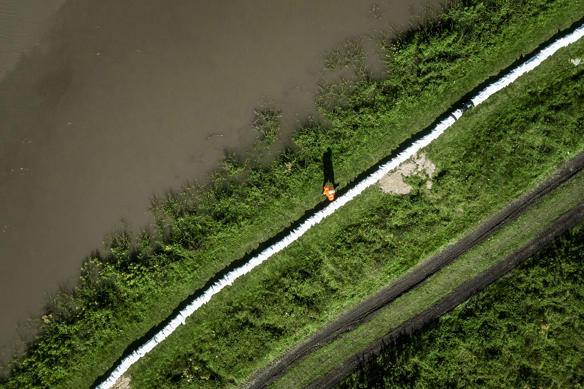 Überschwemmtes Maasufer im Juli 2021 (Bild: Remko de Waal/ANP/AFP)