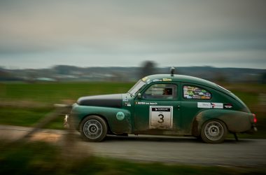 Das älteste Auto im Feld: der Volvo PV444 von Jean-Jacques Martens und Aswin Pyck (Bild: Christian Charlier)