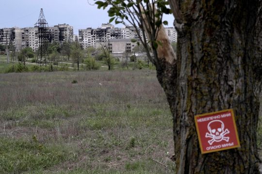 Vorsicht, Minen: Schild in Mariupol