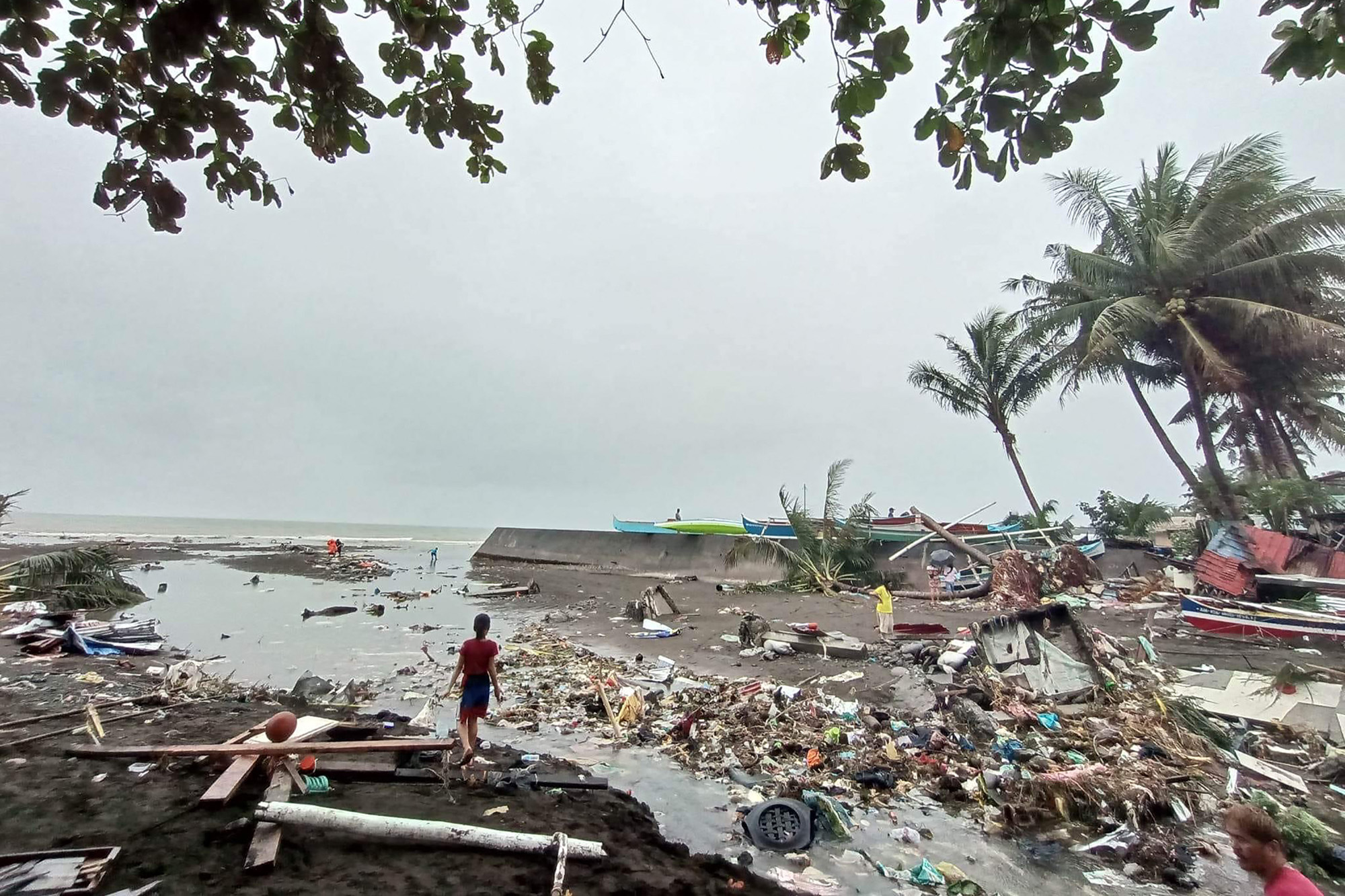 Zerstörungen nach starkem Regen auf den Philippinen (Bild: Handout/Angelica Villarta/AFP)
