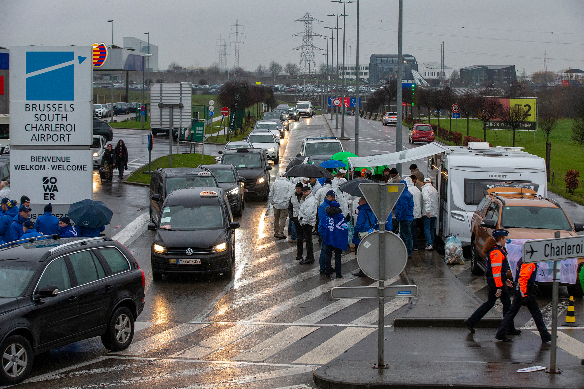 Polizeistreik zum Auftakt der Winterferien am Flughafen Charleroi (Bild: Nicolas Maeterlinck/Belga)