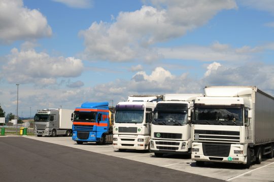 Lkw auf Raststätte (Illustrationsbild: © Claudiu.S/PantherMedia)