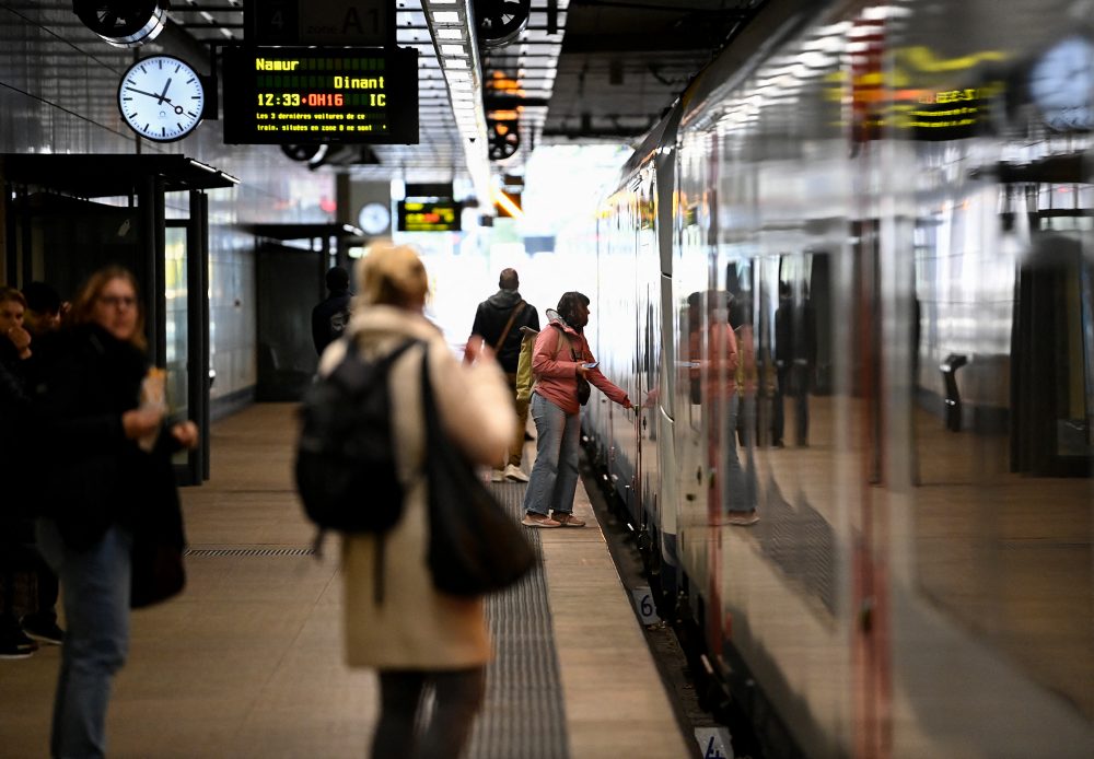 Verspätung bei der Bahn (Bild: John Thys/AFP)