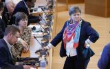 Sabine Laruelle (r.) im Wallonischen Parlament (Bild: Bruno Fahy/Belga)