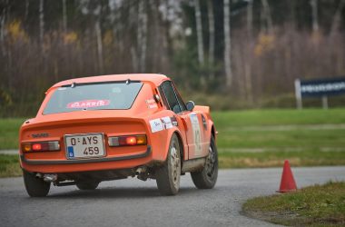 Platz zwei bei den "Classic": Marc und Max Schunck im Saab Sonett III (Bild: Christian Charlier)