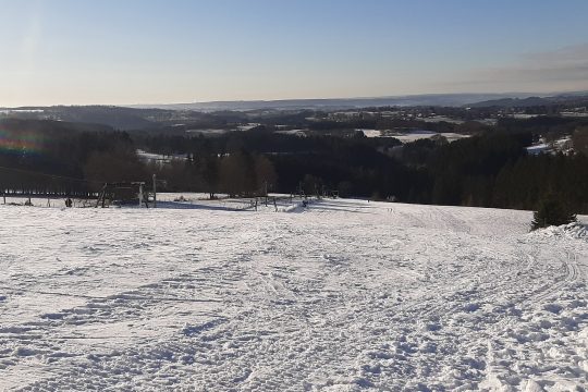Die Alpinski-Piste von Ovifat am Freitag (Bild: Alina Collet/BRF)