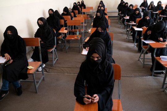 Afghanische Frauen an der Universität in der afghanischen Hauptstadt Kabul