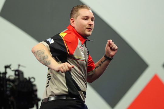 "Dancing Dimi" Dimitri Van den Bergh gewinnt das belgische Duell gegen Kim Huybrechts (Bild: PDC)