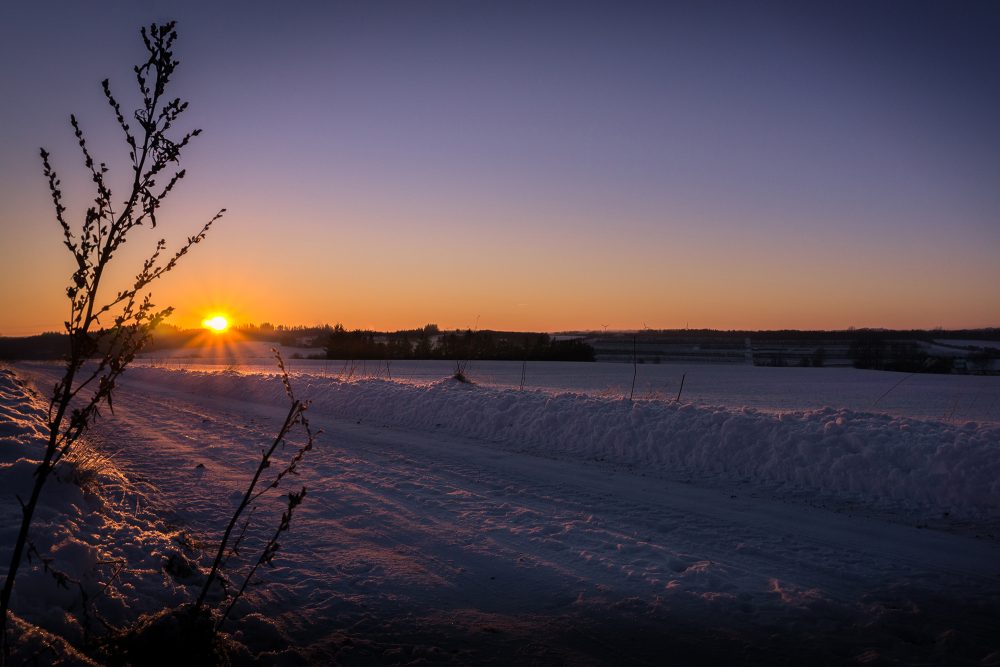 Kalter Wintersonnenuntergang (Illustrationsbild: © kurashova/PantherMedia)