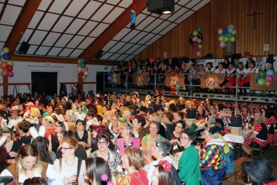 Damensitzung in Mackenbach (Bild: privat)