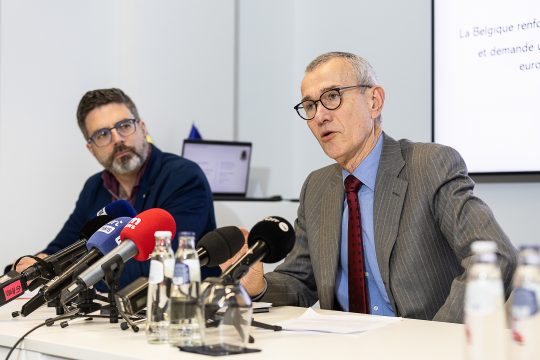 Steven Van Gucht und Frank Vandenbroucke (Bild: James Arthur Gekiere/Belga)