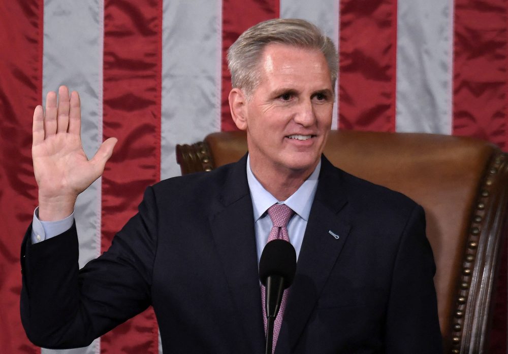 Kevin McCarthy ist der neue Vorsitzende des US-Repräsentantenhauses (Bild: Olivier Douliery/AFP)