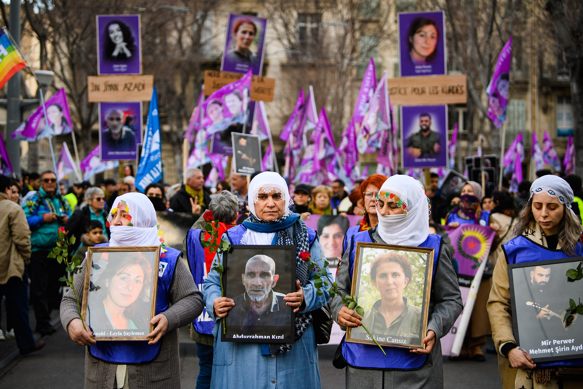 Kundgebung in Paris zum Gedenken an Opfer von Anschlägen gegen Kurden (Bild: Clement Mahoudeau/AFP)