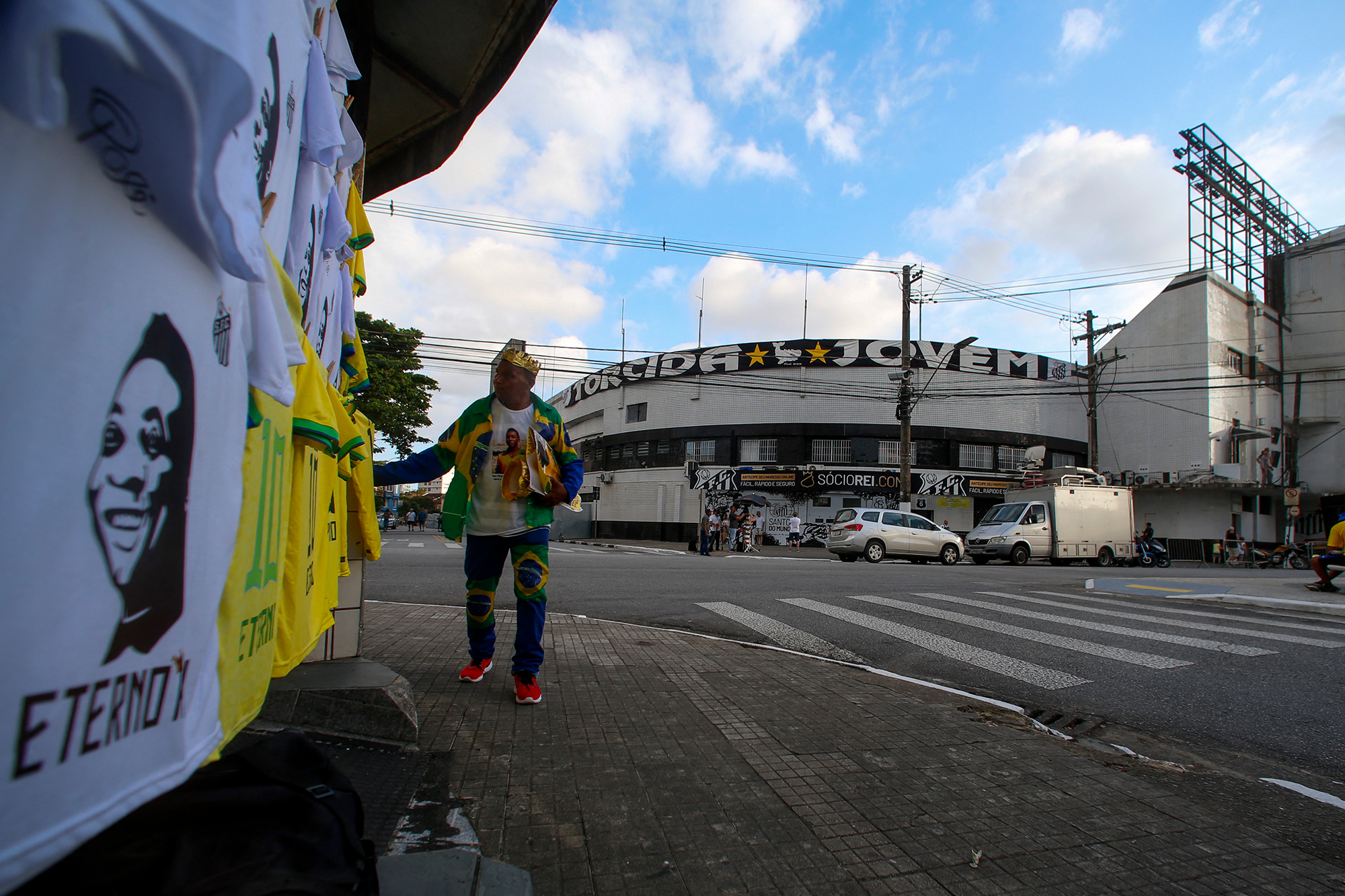 Vor dem Stadion von Vila Belmiro in Santos, 1. Januar (Bild: Miguel Schincariol/AFP)
