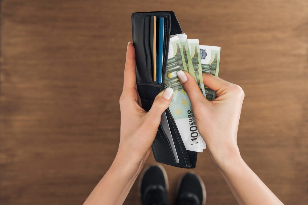 Mehr Geld im Portemonnaie (Illustrationsbild: © Anton Matyukha/Panthermedia )