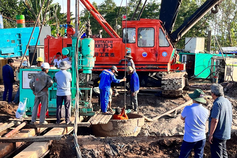 Rettungsarbeiten am Mittwoch (Bild: Dong Thap Provincial Department of Information and Communication/Handout/AFP)