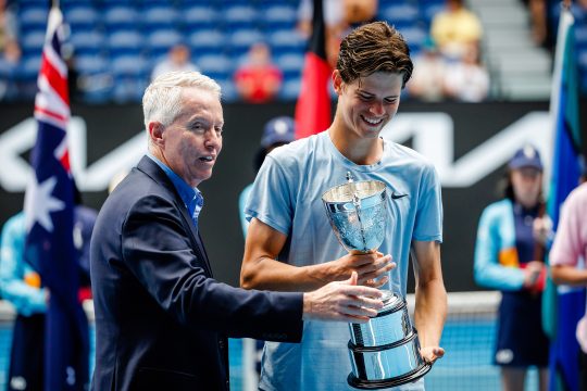 Alexander Blockx mit seinem Pokal (Bild: Patrick Hamilton/Belga)