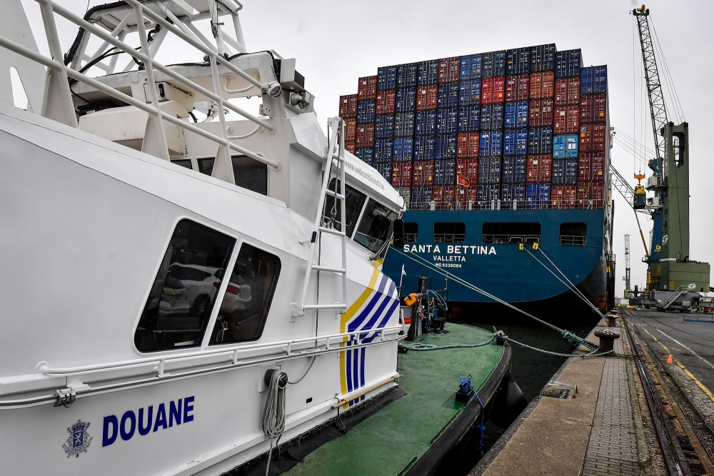 Zollkontrolle am Antwerpener Hafen (Bild: Dirk Waem/Belga)