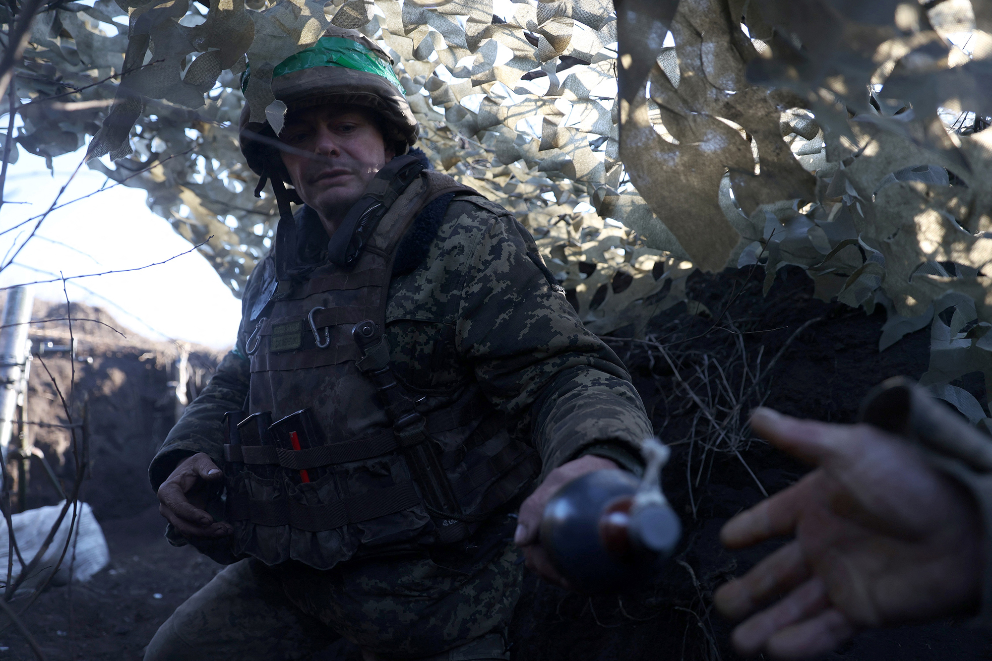 Ukrainischer Soldat am 27. Januar in der Nähe von Bachmut (Bild: Anatolii Stepanov/AFP)